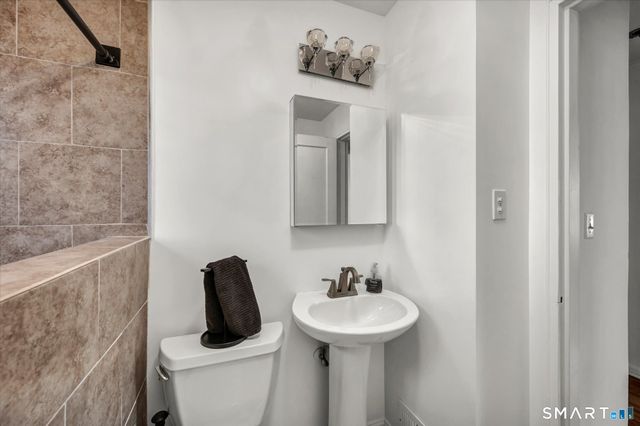 90 West Side Drive, Hamden, CT 06514