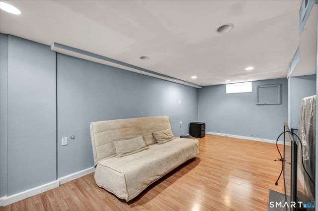 90 West Side Drive, Hamden, CT 06514