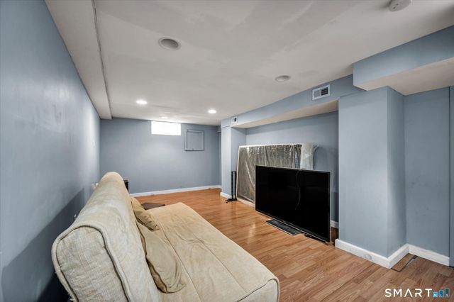 90 West Side Drive, Hamden, CT 06514