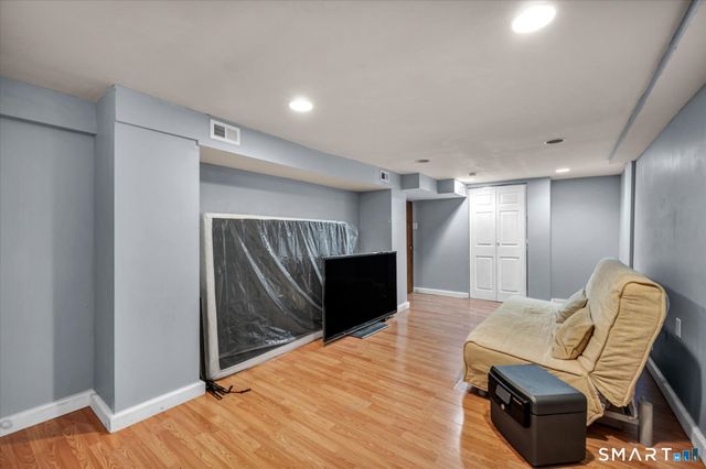 90 West Side Drive, Hamden, CT 06514