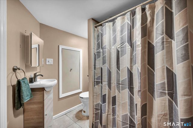 90 West Side Drive, Hamden, CT 06514