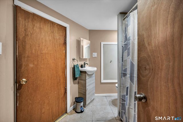 90 West Side Drive, Hamden, CT 06514