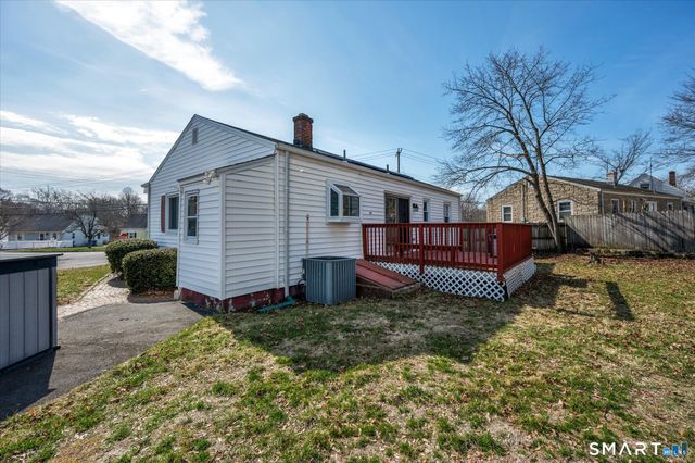 90 West Side Drive, Hamden, CT 06514