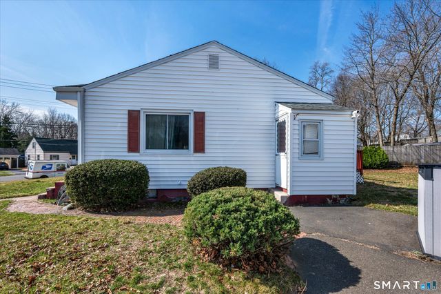 90 West Side Drive, Hamden, CT 06514