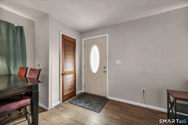 90 West Side Drive, Hamden, CT 06514