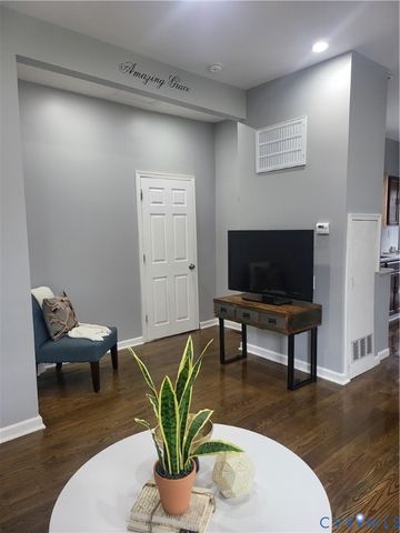 107 S 5th Ave, Hopewell, VA 23860