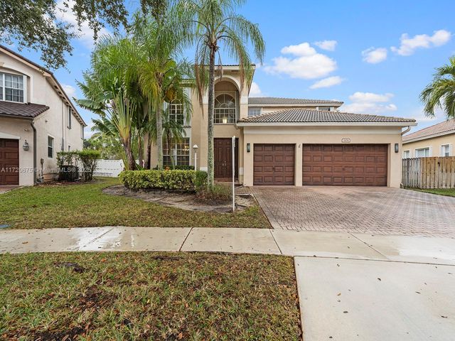 1104 NW 139th Ave, Pembroke Pines, FL 33028