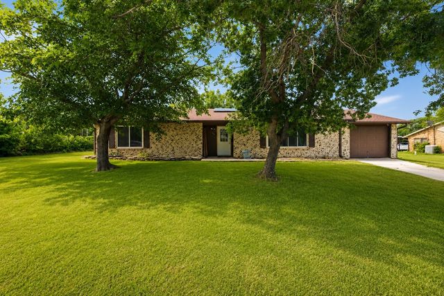 119 Dennis Street, Jacksboro, TX 76458