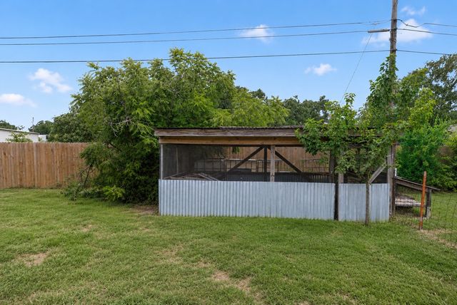 119 Dennis Street, Jacksboro, TX 76458