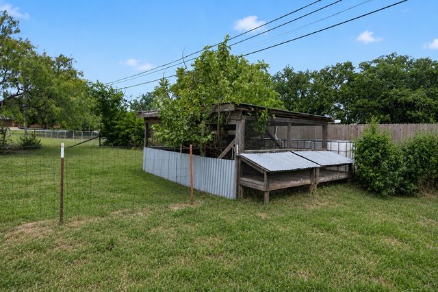 119 Dennis Street, Jacksboro, TX 76458