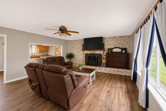 119 Dennis Street, Jacksboro, TX 76458