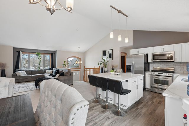 10780 Sailor Way, Woodbury, MN 55129