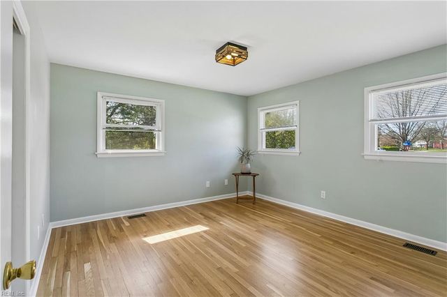 9 Rust ST, Hampton, VA 23664