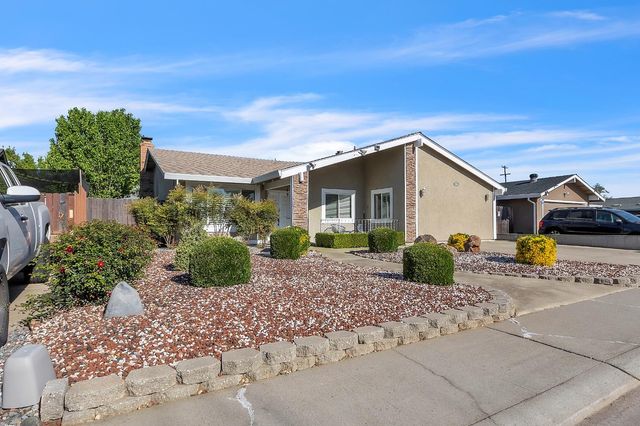 3914 Smithfield Way, Sacramento, CA 95826