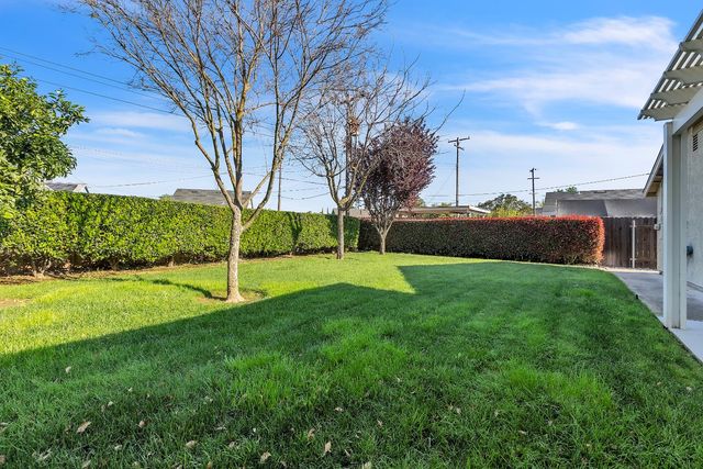 3914 Smithfield Way, Sacramento, CA 95826