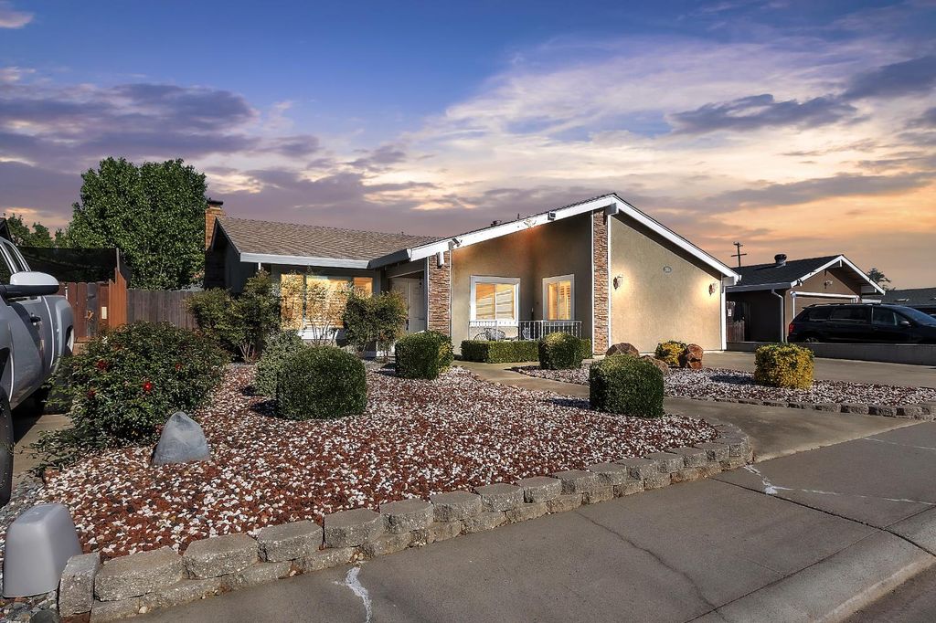 3914 Smithfield Way, Sacramento, CA 95826