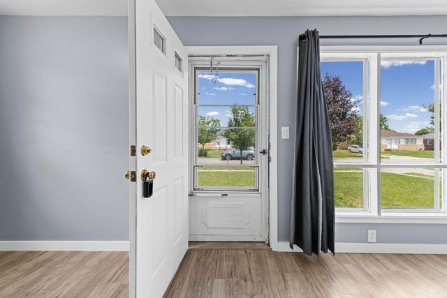 2464 Stieber Street, Westland, MI 48186