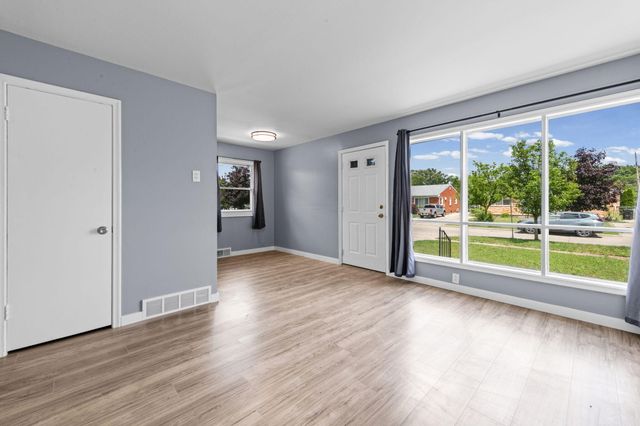 2464 Stieber Street, Westland, MI 48186