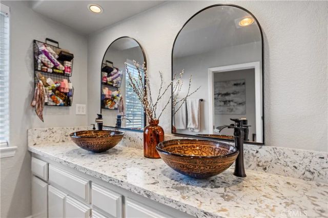 1825 Smoke Tree, Pinon Hills, CA 92372