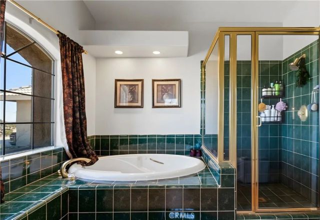 1825 Smoke Tree, Pinon Hills, CA 92372