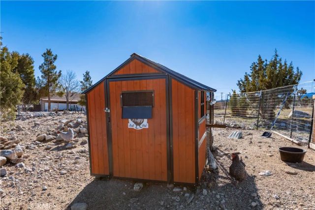 1825 Smoke Tree, Pinon Hills, CA 92372