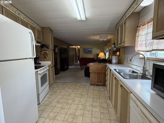 15130 S MAPLELANE Rd 54, Oregon City, OR 97045