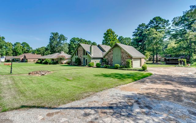 106 Glen Cove Road, Brandon, MS 39047
