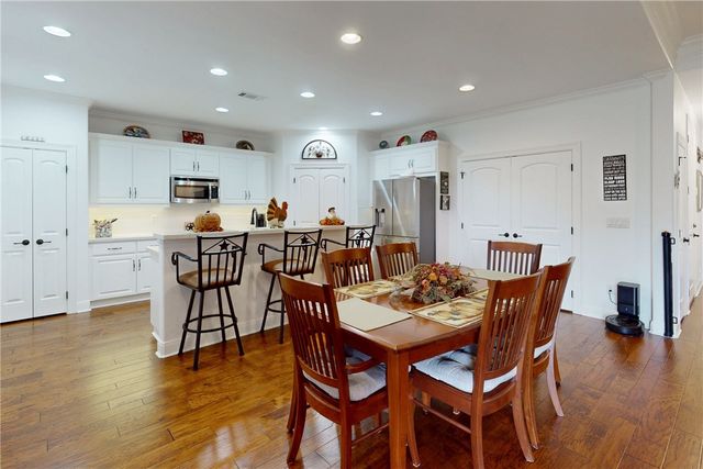 3233 Peterson Way, Bryan, TX 77802