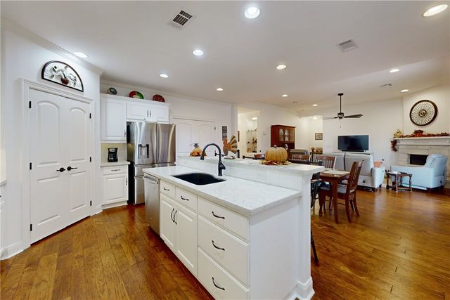 3233 Peterson Way, Bryan, TX 77802