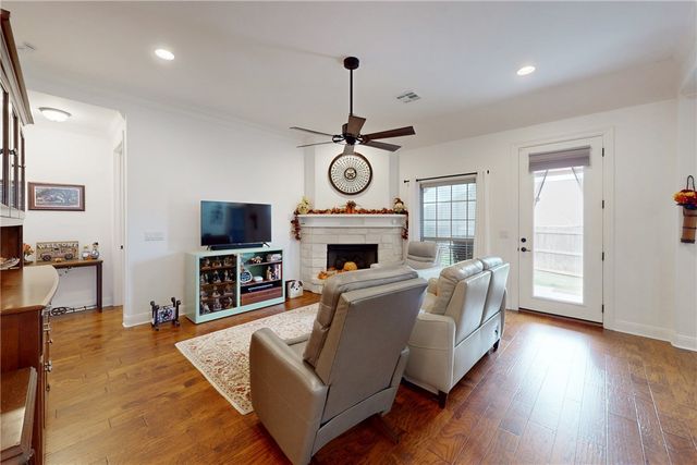 3233 Peterson Way, Bryan, TX 77802