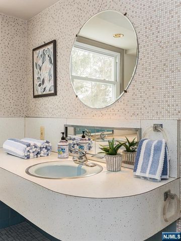 87 High Street, Glen Ridge, NJ 07028