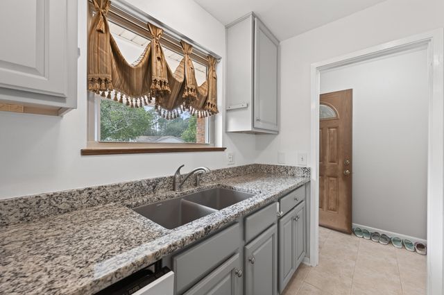 323 Pontevedra Lane, Niceville, FL 32578