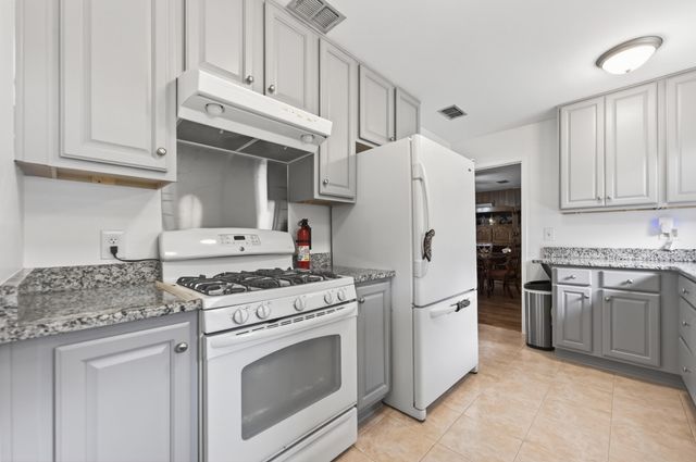 323 Pontevedra Lane, Niceville, FL 32578