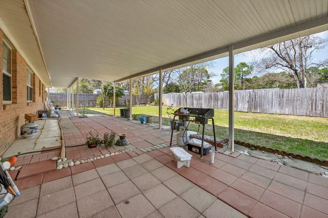 323 Pontevedra Lane, Niceville, FL 32578