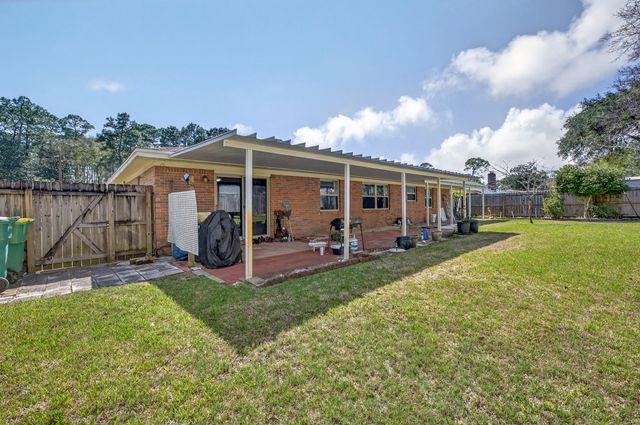 323 Pontevedra Lane, Niceville, FL 32578