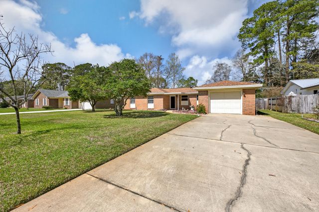 323 Pontevedra Lane, Niceville, FL 32578