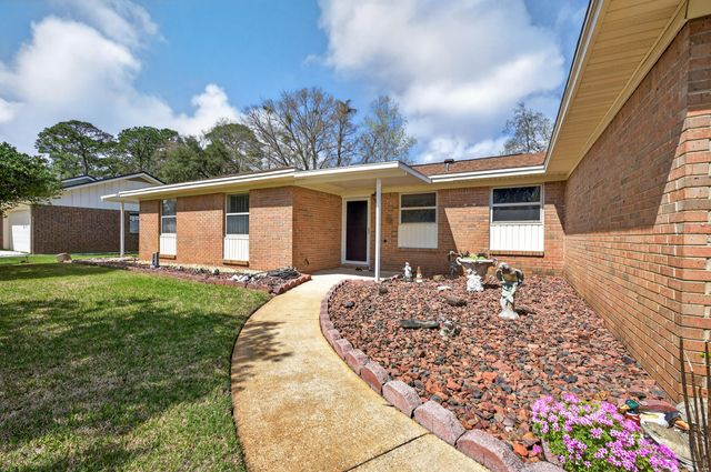 323 Pontevedra Lane, Niceville, FL 32578