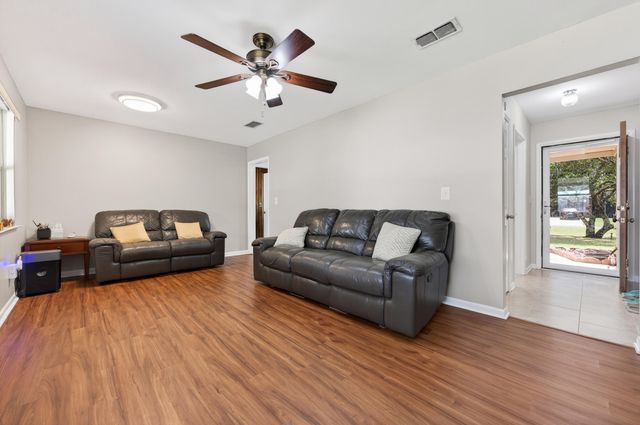 323 Pontevedra Lane, Niceville, FL 32578