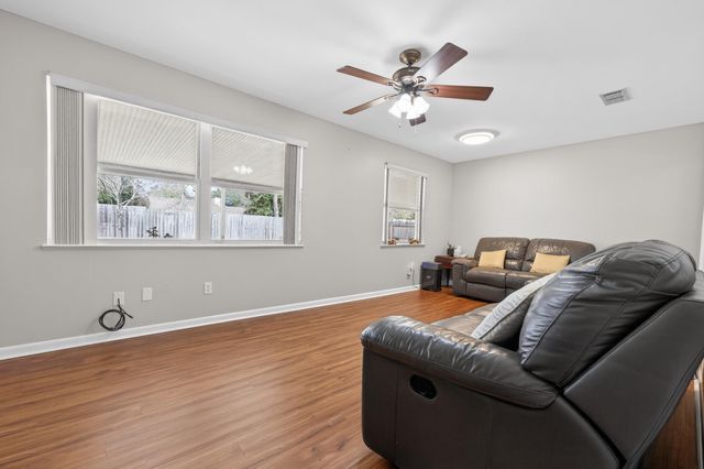 323 Pontevedra Lane, Niceville, FL 32578