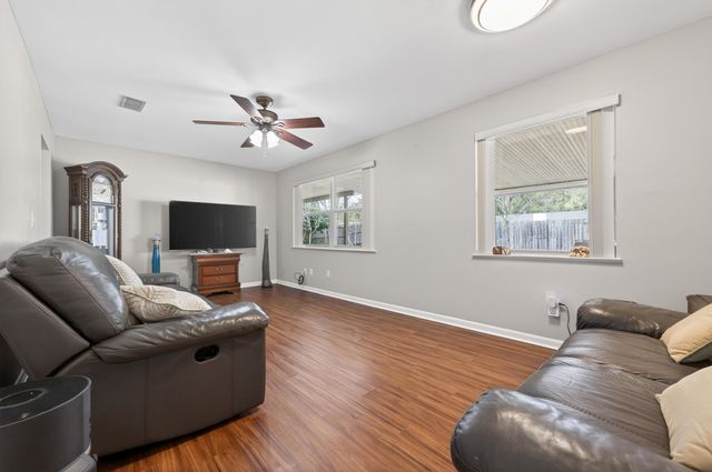 323 Pontevedra Lane, Niceville, FL 32578