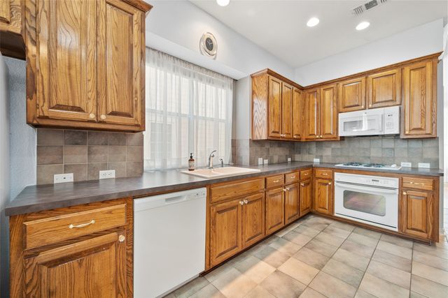 2405 Moon Dance Court, Arlington, TX 76001