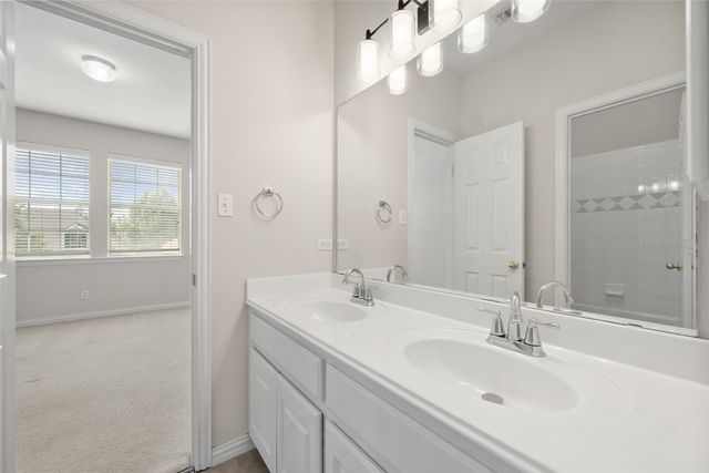 2405 Moon Dance Court, Arlington, TX 76001