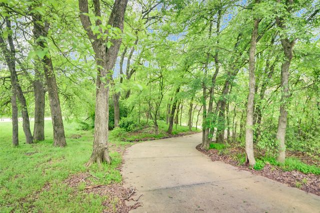 2405 Moon Dance Court, Arlington, TX 76001