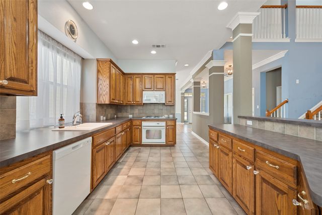 2405 Moon Dance Court, Arlington, TX 76001