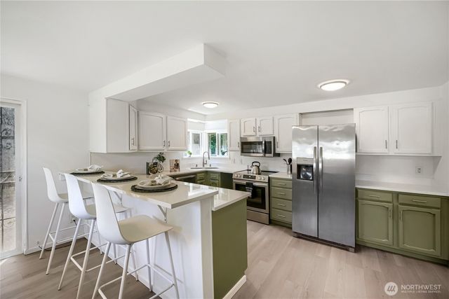 6815 S 120th Place, Seattle, WA 98178