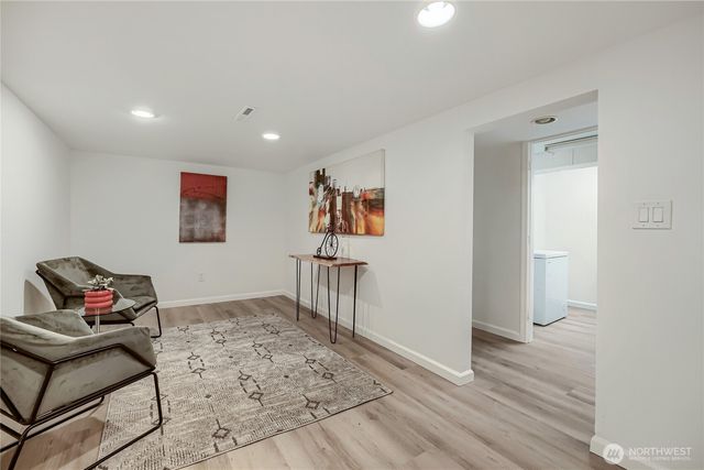 6815 S 120th Place, Seattle, WA 98178