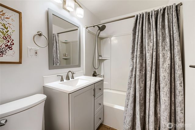 6815 S 120th Place, Seattle, WA 98178