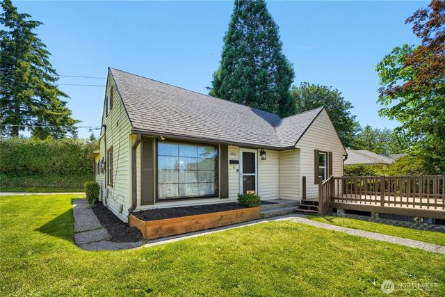 6815 S 120th Place, Seattle, WA 98178