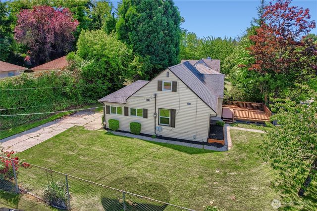 6815 S 120th Place, Seattle, WA 98178