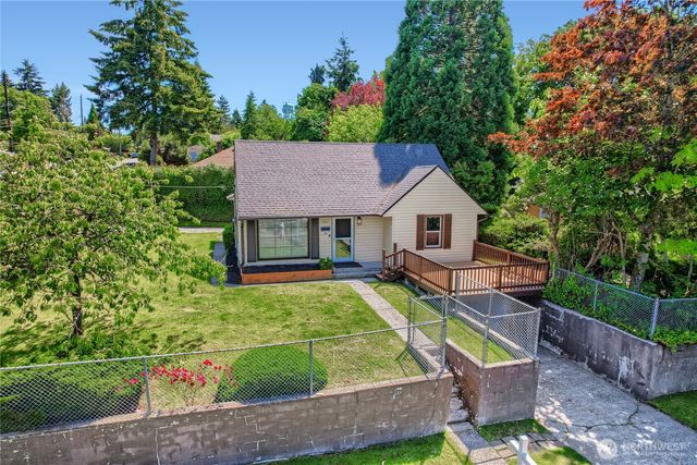 6815 S 120th Place, Seattle, WA 98178